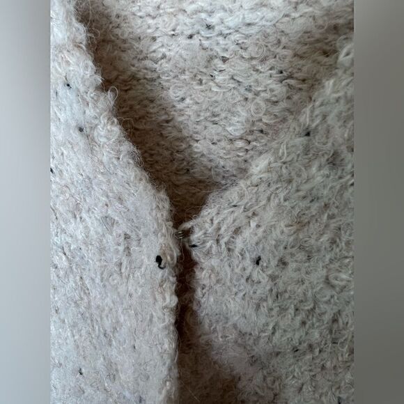 Astr Cream Long Sleeve Fuzzy Boucle Wool Blend Faux Wrap Sweater Size Large - Picture 8 of 10